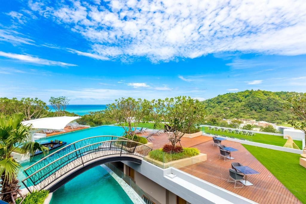 Crest Resort & Pool Villas фото 26