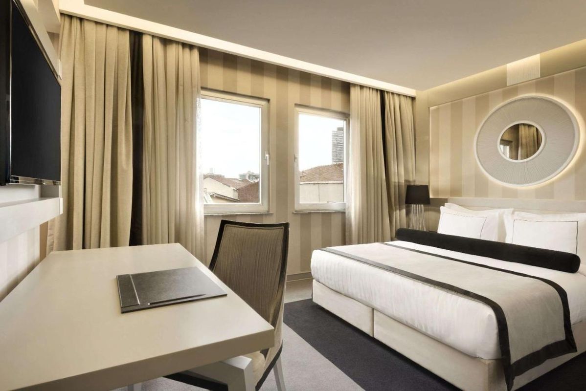 Ramada Hotel & Suites by Wyndham Istanbul Sisli фото 1