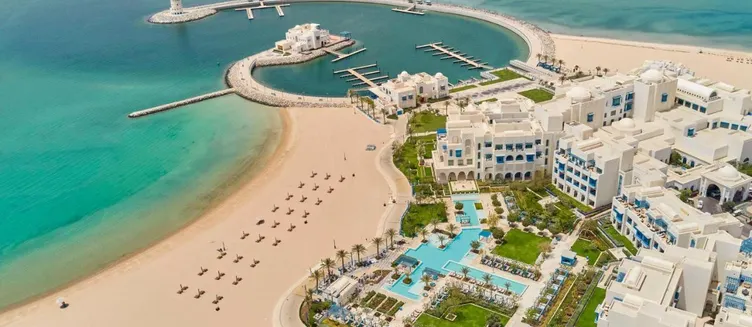 Фото отеля Hilton Salwa Beach Resort & Villas