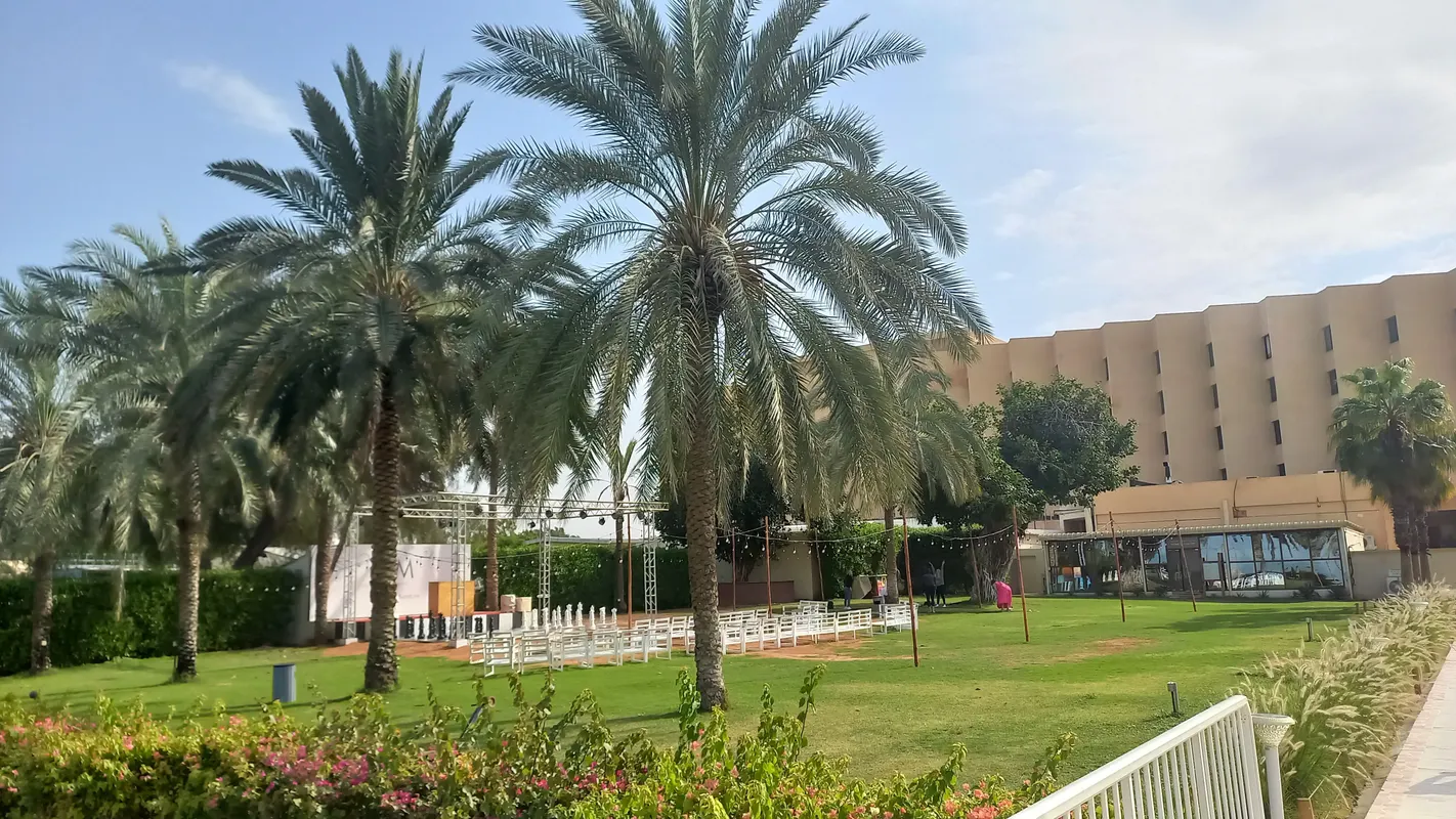 BM Beach Hotel фото 34
