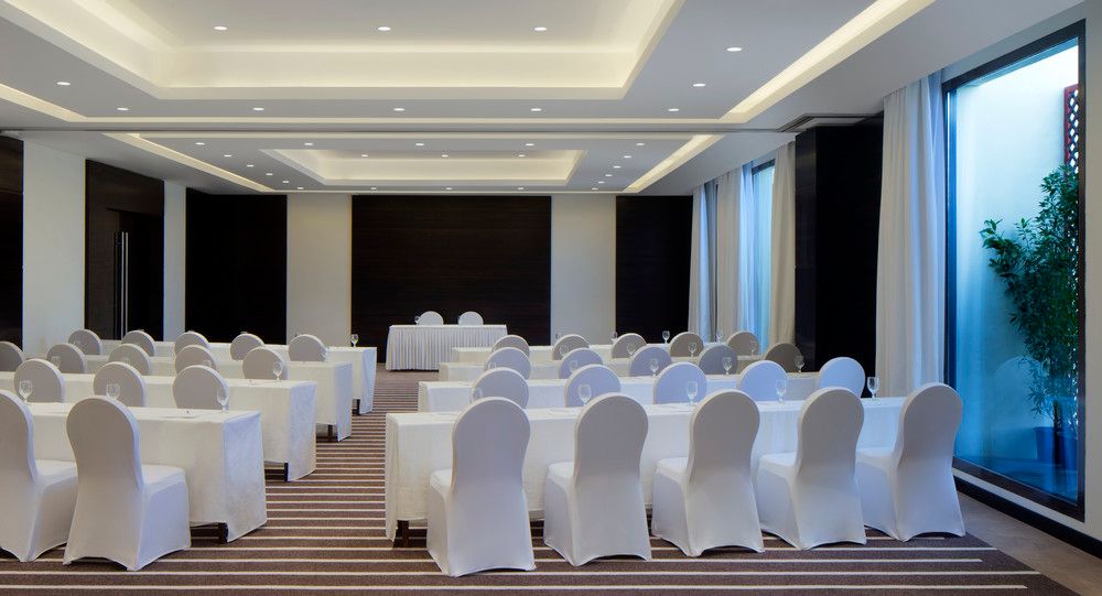 Le Meridien Dubai Hotel & Conference Centre фото 89