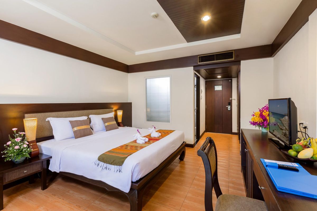 Thara Patong Beach Resort & Spa фото 27