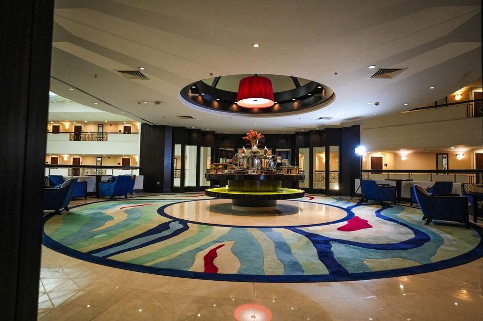 Mövenpick Grand Al Bustan фото 34