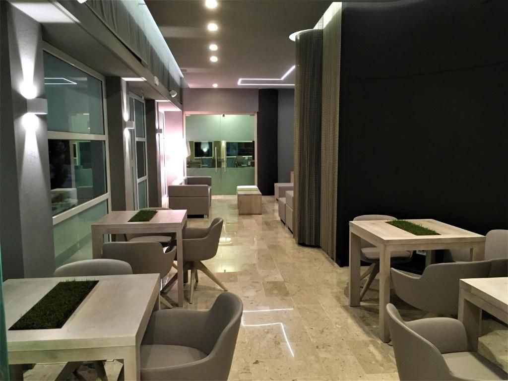 International Beach Hotel фото 4