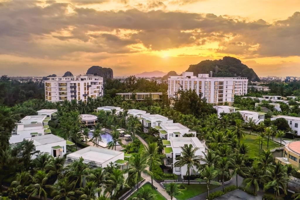 Melia Danang Beach Resort фото 55