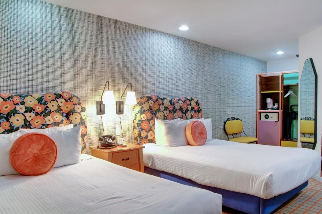 Best Western PLUS Hollywood Hills Hotel фото 30