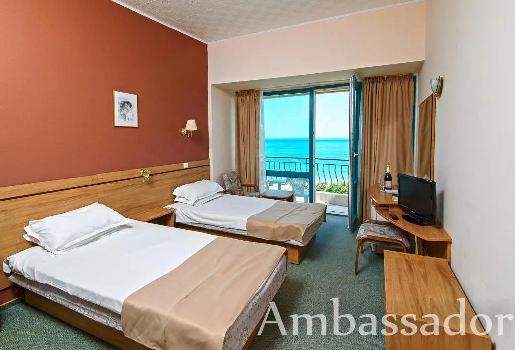 Hotel Ambassador - Free Parking фото 5
