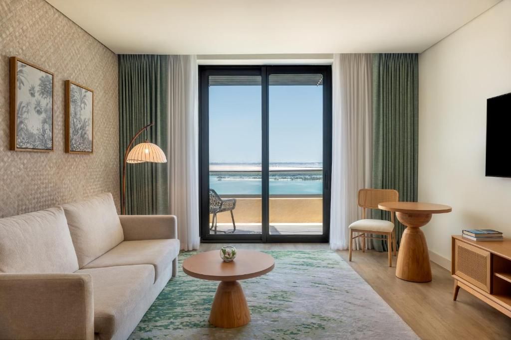 Yas Plaza Mangroves by IHG фото 35
