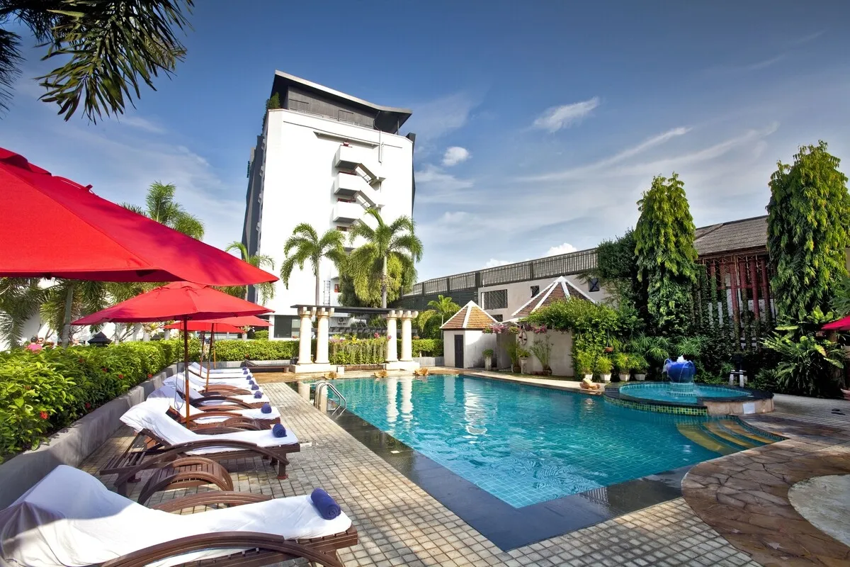 Lantana Pattaya Hotel & Resort фото 1