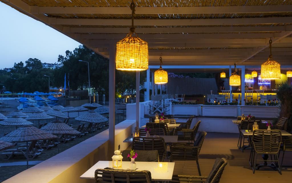 LIV Hotel by Bellazure фото 11
