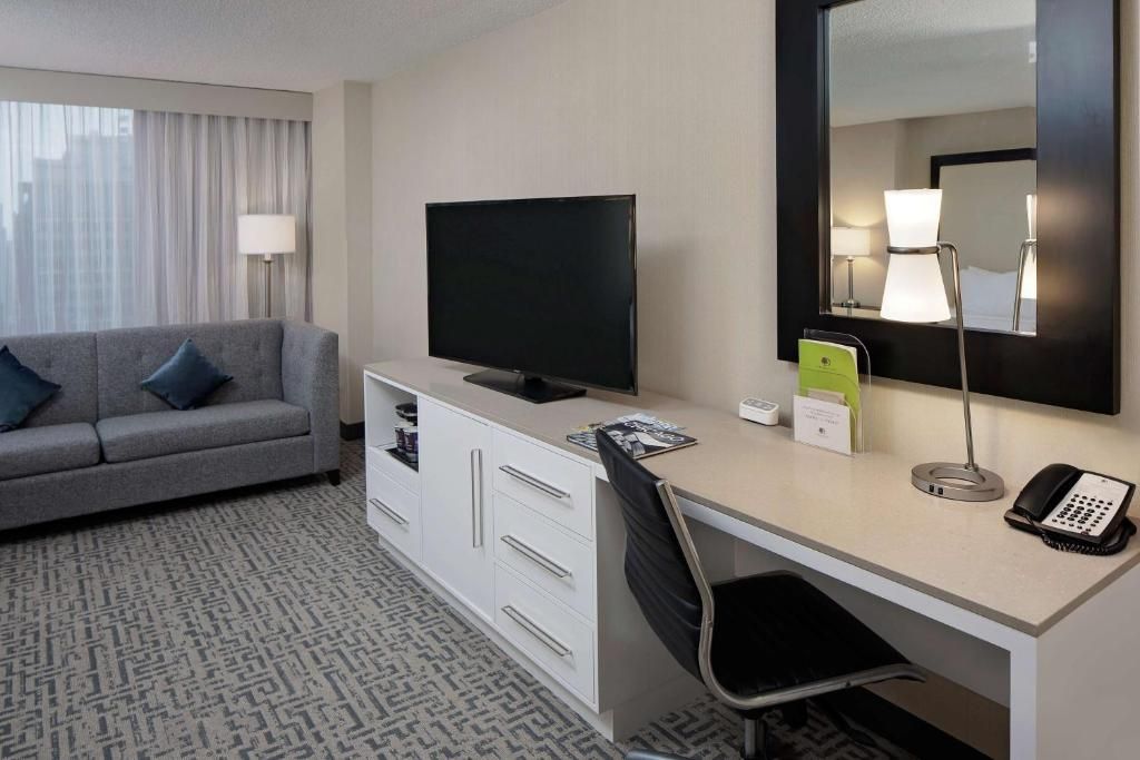 DoubleTree by Hilton Hotel Chicaco - Magnificent Mile фото 44