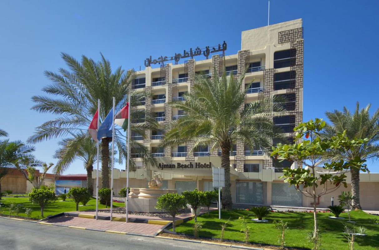 Ajman Beach Hotel фото 1