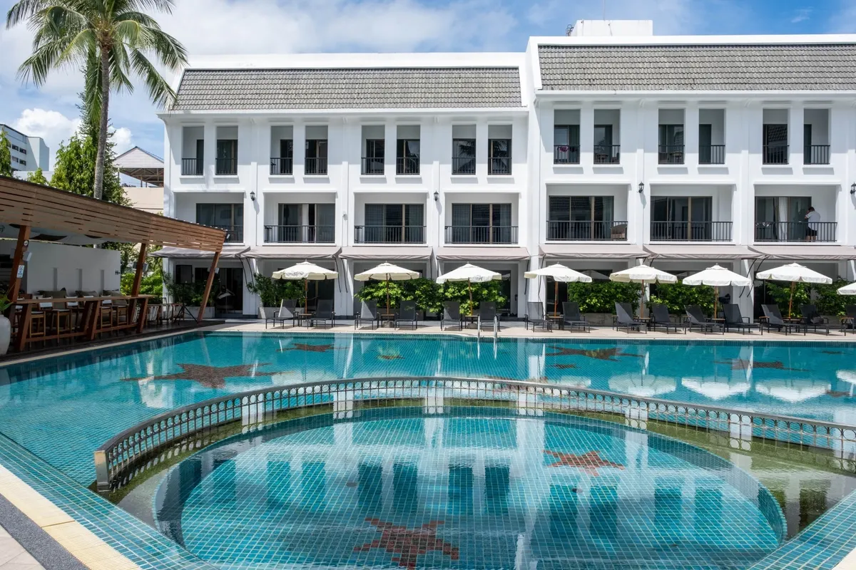 Sawaddi Patong Resort & Spa by Tolani фото 2