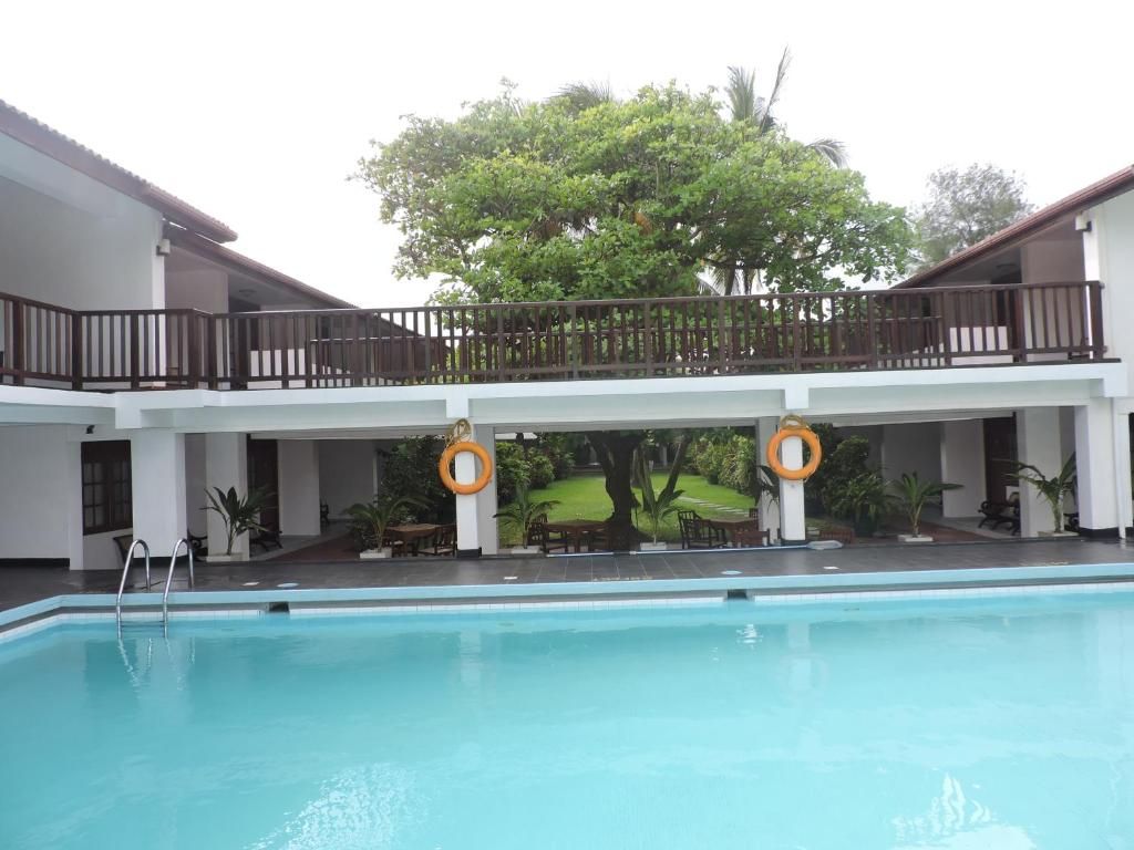Catamaran Beach Hotel фото 8
