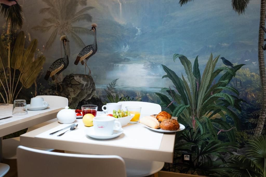Qualys-Hotel Nice Centre Le Seize фото 13