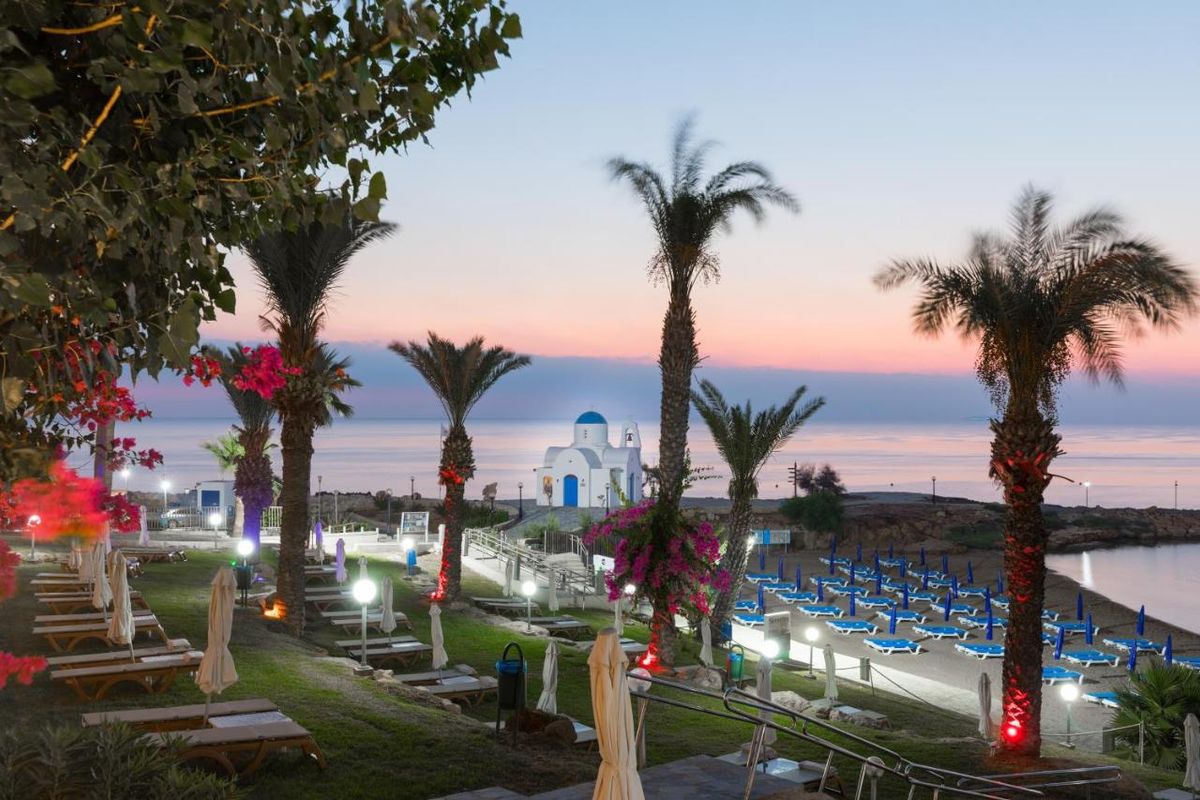 Golden Coast Beach Hotel фото 13