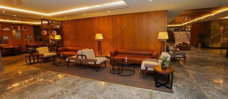 Фото отеля The Grand Lux Hotel