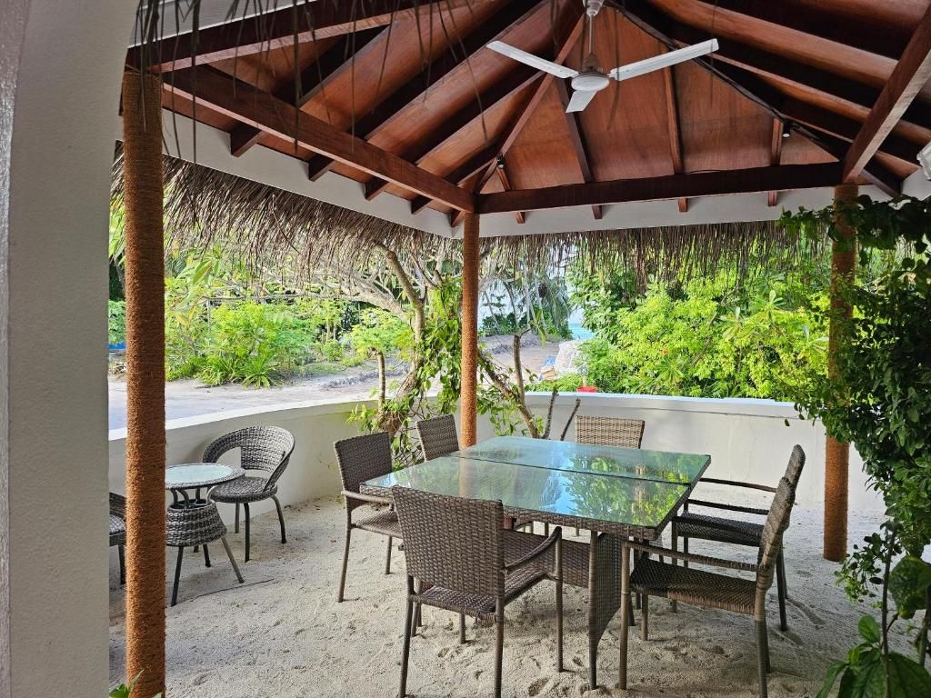 Island Luxury Fehendhoo фото 6