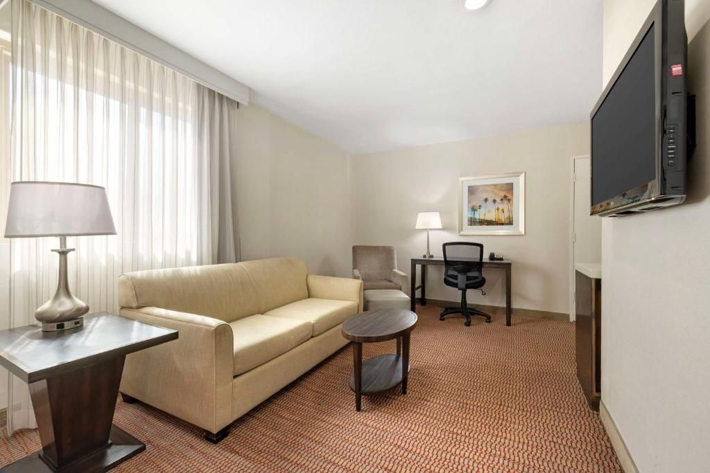 Best Western Royal Palace Inn & Suites фото 12