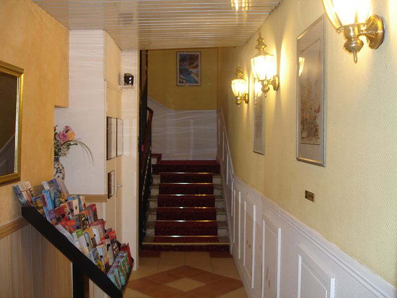 Qualys-Hotel Nice Centre Le Seize фото 4