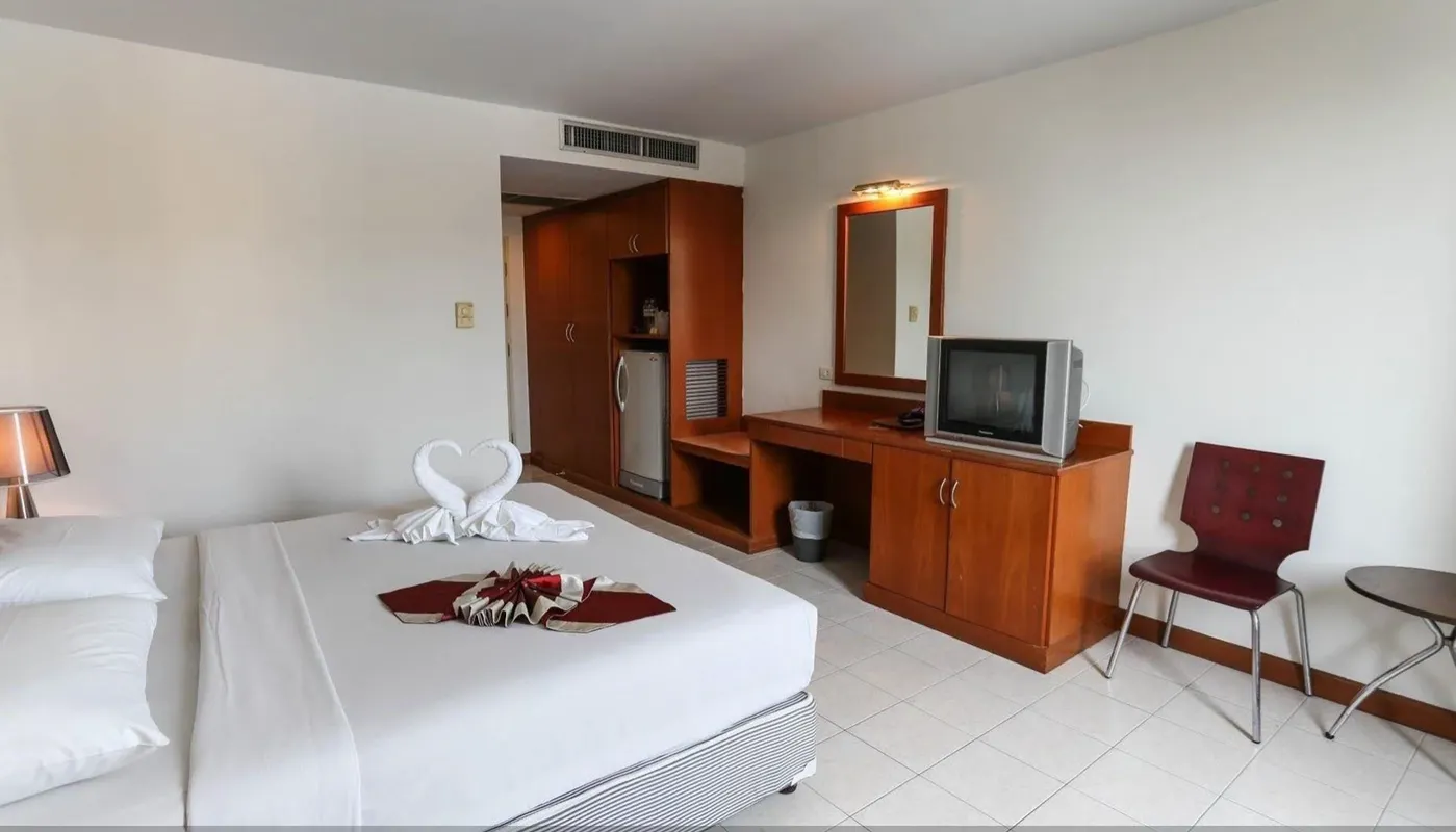 Crown Pattaya Beach Hotel фото 4
