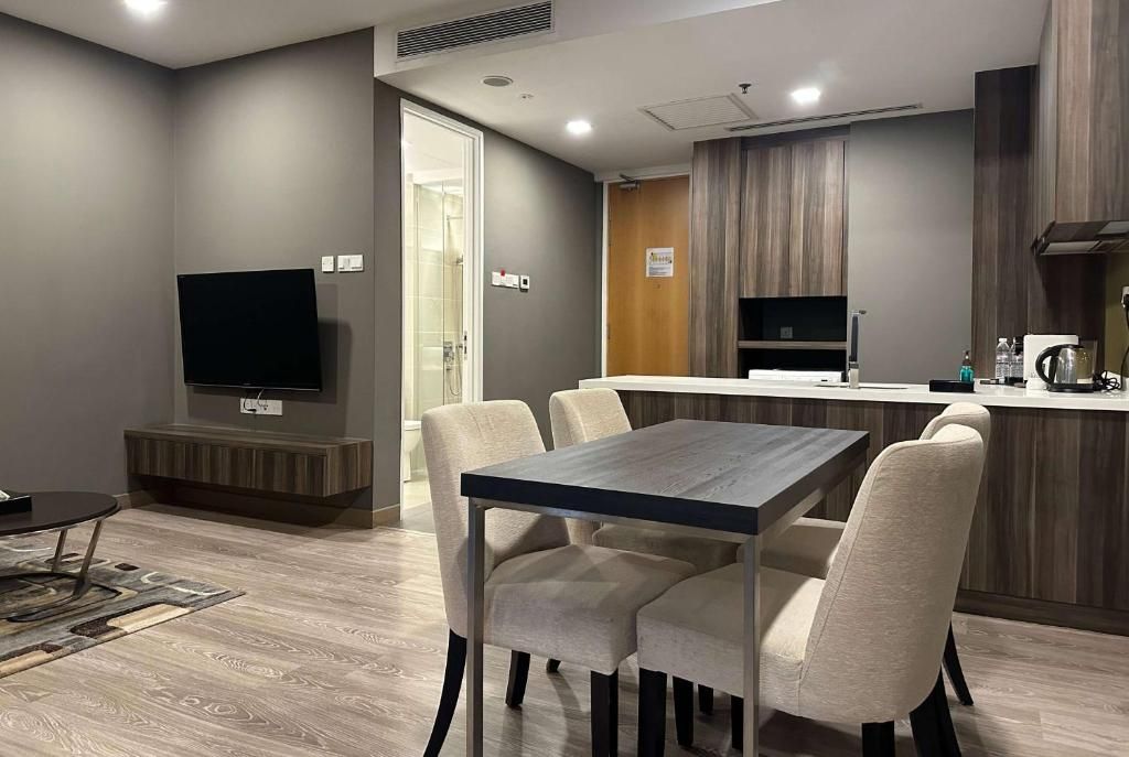 Ramada Suites by Wyndham Kuala Lumpur City Centre фото 11