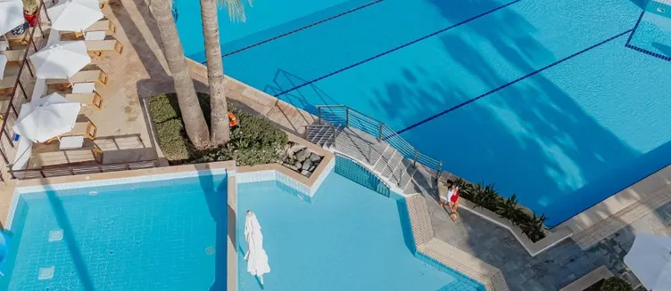 Фото отеля Golden Coast Beach Hotel