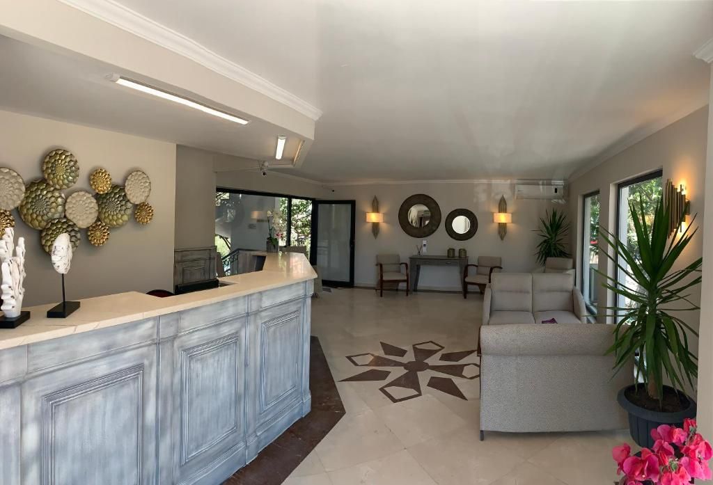 Moonshine Hotel & Suites фото 34
