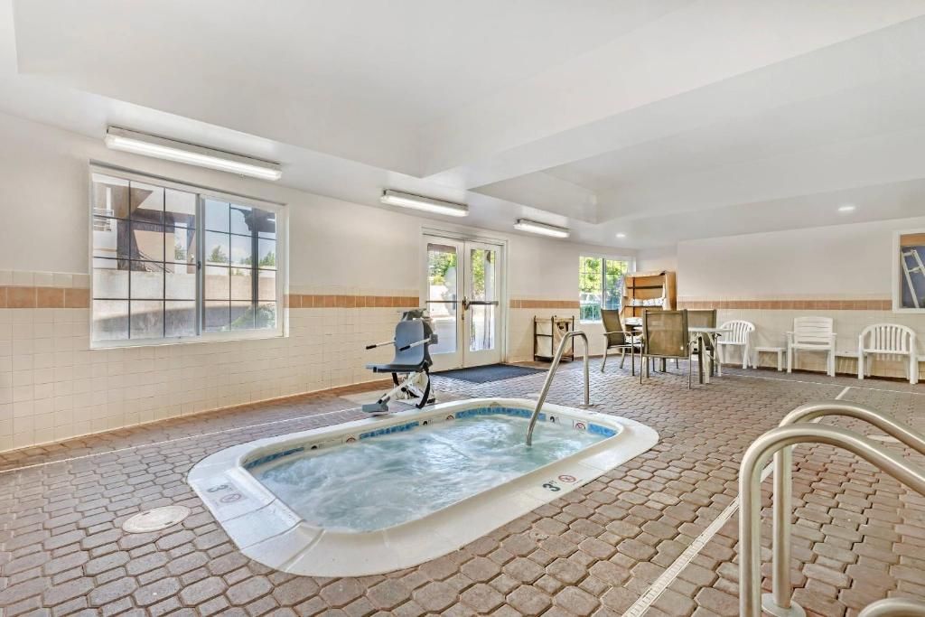 Comfort Inn & Suites Sacramento – University Area фото 26
