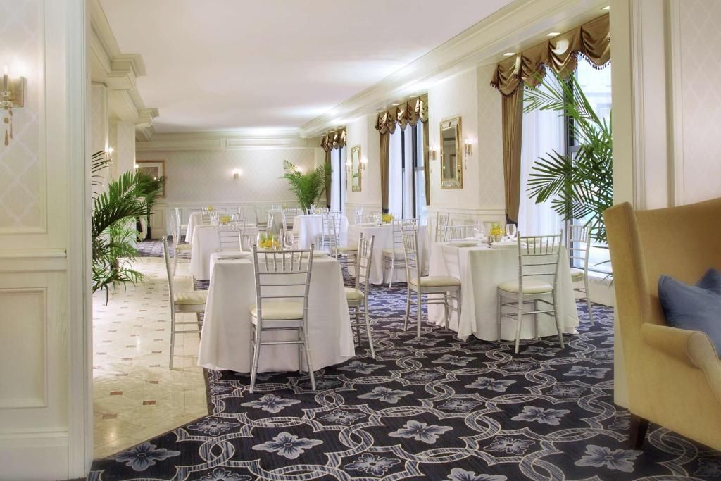 The Drake, A Hilton Hotel фото 8