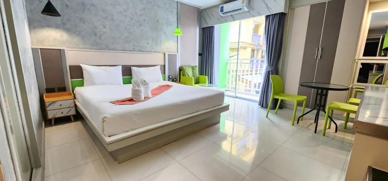Issara Patong Beach фото 19