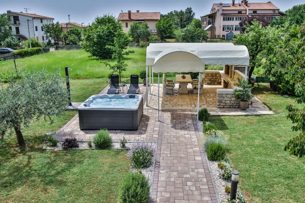 Apartment Tina with Jacuzzi фото 14
