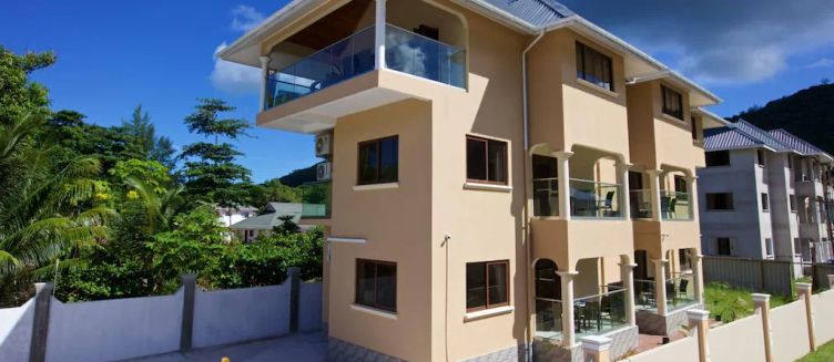 Фото отеля Stone Self Catering Apartment