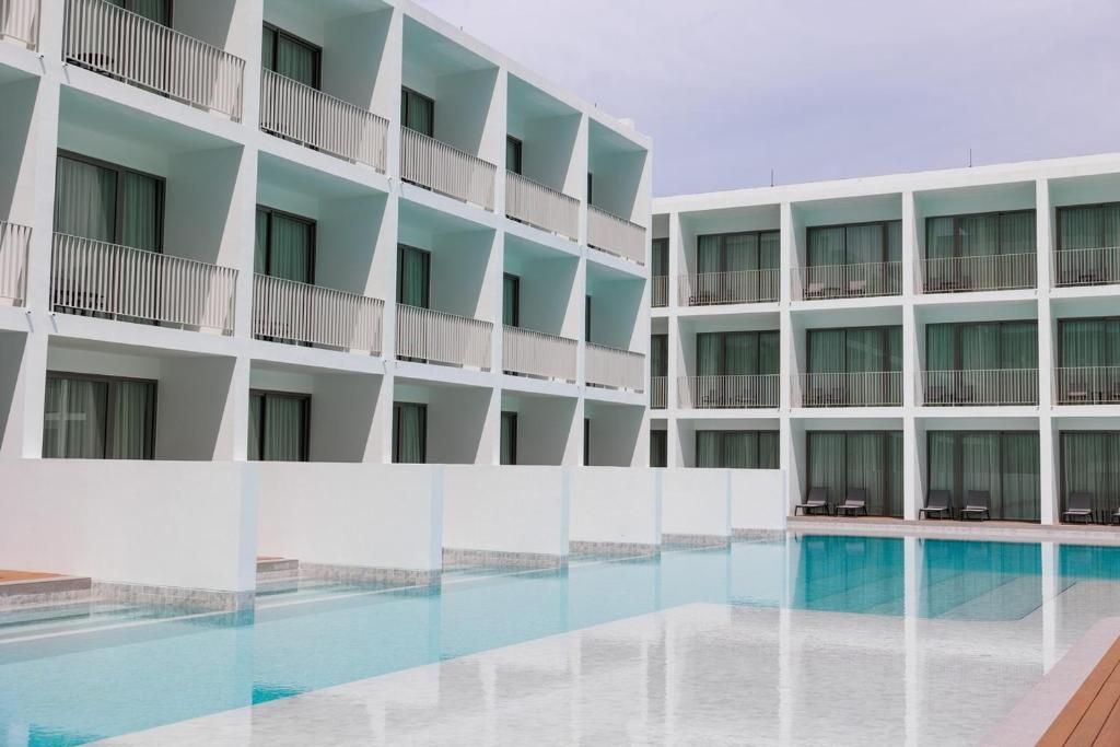 Patong Beach Hotel by See2Sea фото 10