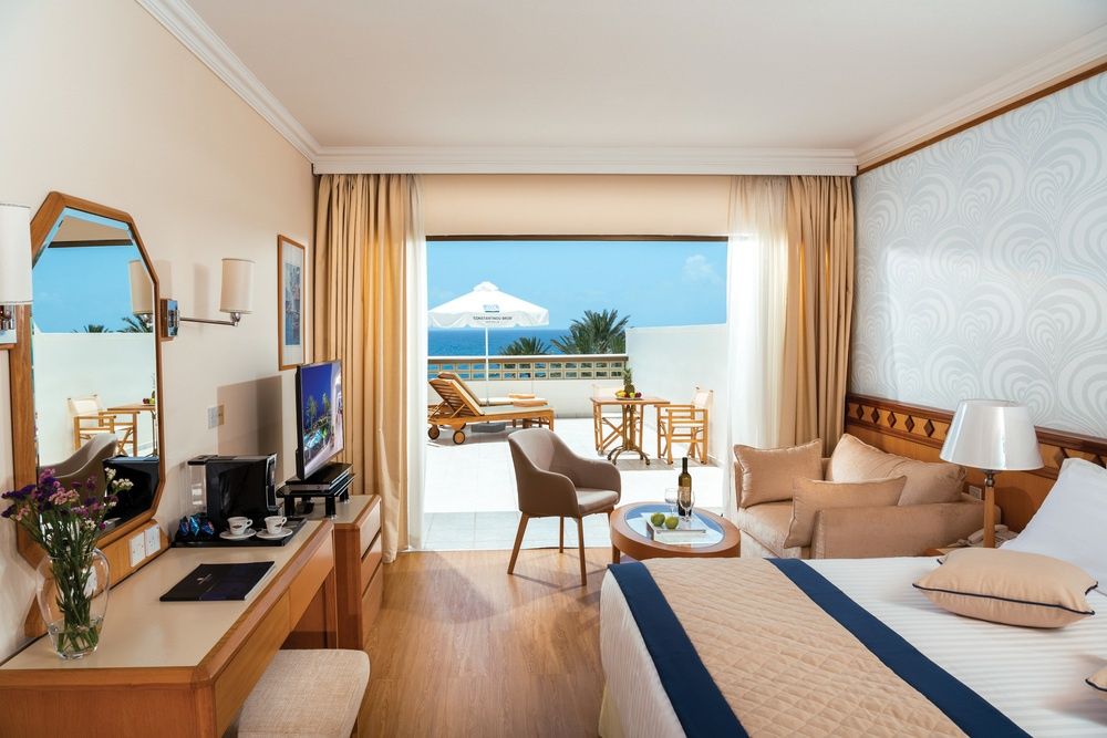 Constantinou Bros Athena Beach Hotel фото 2
