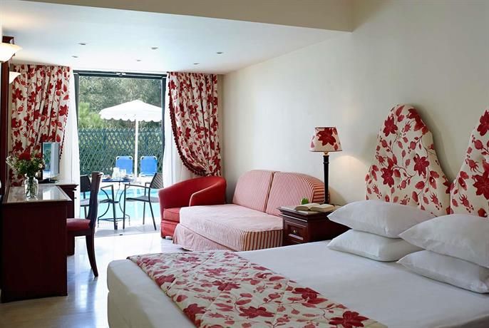 Roda Beach Resort & Spa фото 4