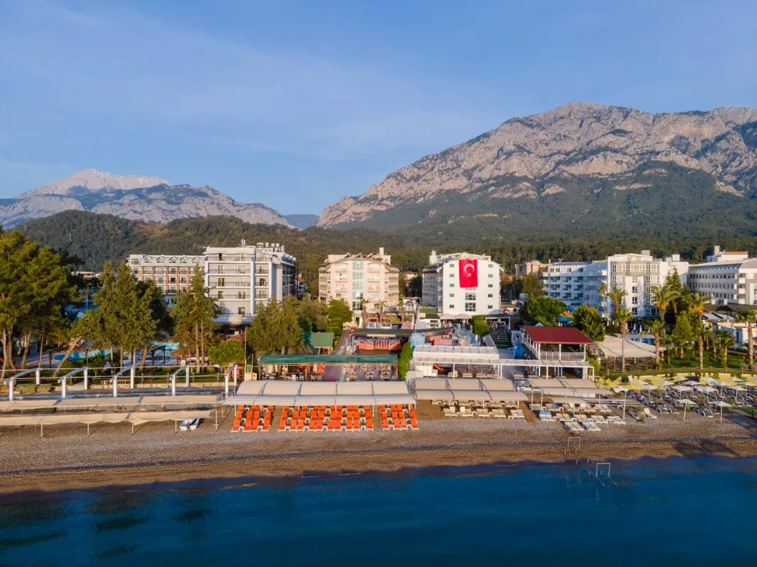 Lims Bona Dea Beach Hotel фото 6