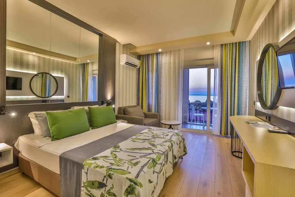Eos Beach Resort фото 3