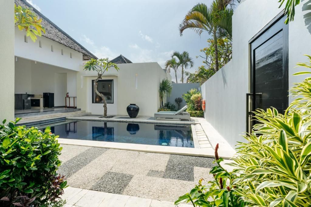 The Seminyak Suite Private Villa фото 61
