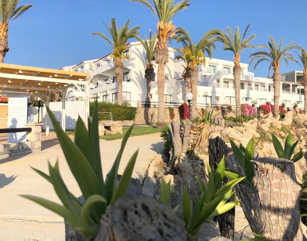 Vrachia Beach Hotel & Suites фото 4