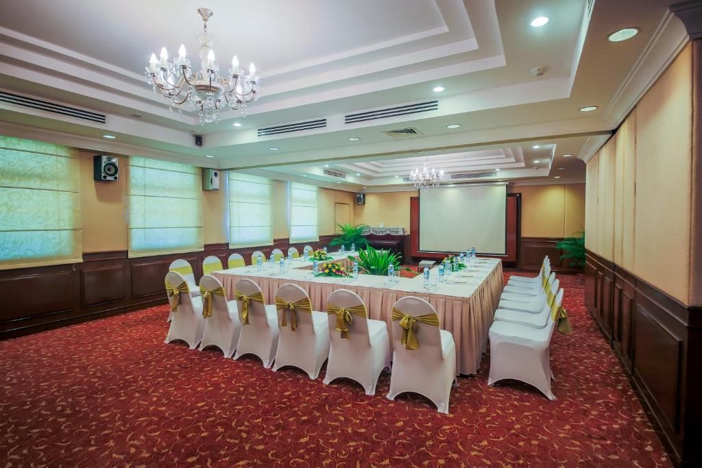 Diamond Westlake Suites фото 37