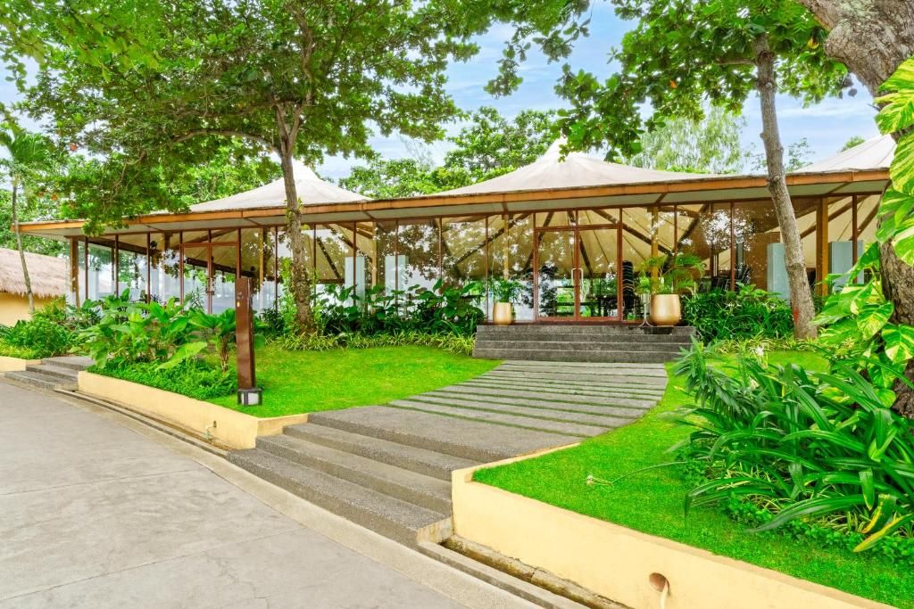 Savoy Hotel Mactan Newtown фото 24