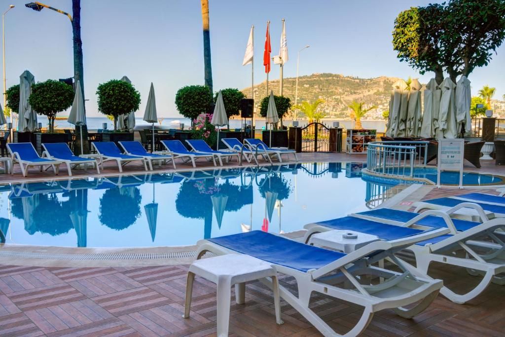 Parador Beach Hotel фото 4