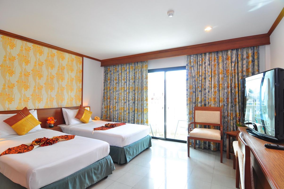 Rattana Beach Hotel фото 3