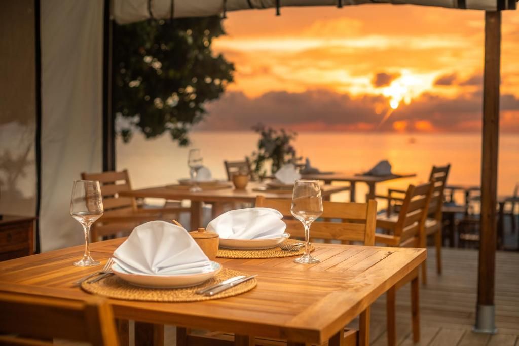 Guest House «The Maverick Surf & Dive Lodge Guest House» фото 9