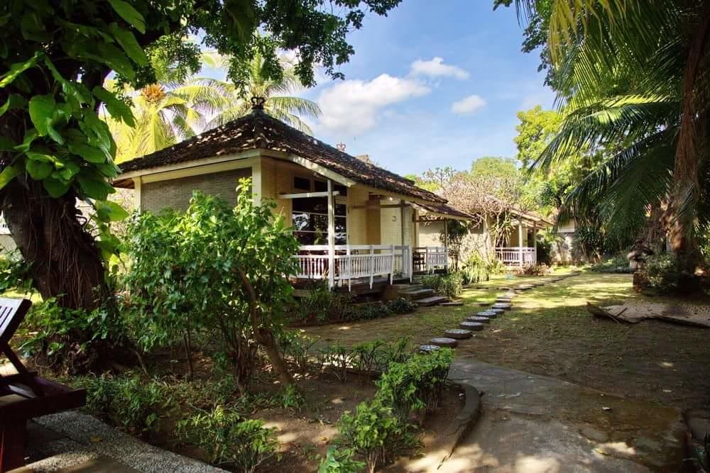 Bali Lovina Beach Cottage фото 35