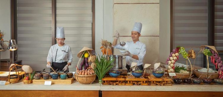 Фото отеля Mandila Beach Hotel Danang