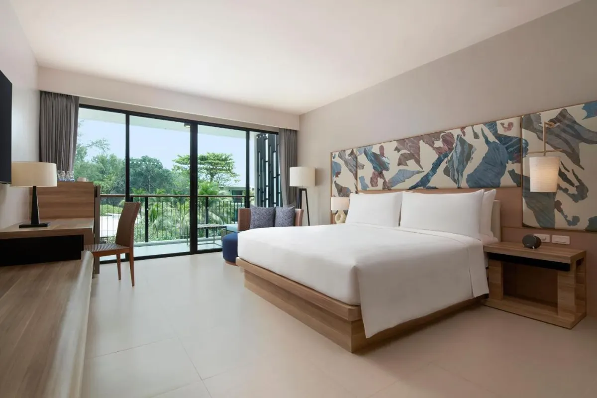 Le Meridien Phuket Mai Khao Beach Resort фото 2