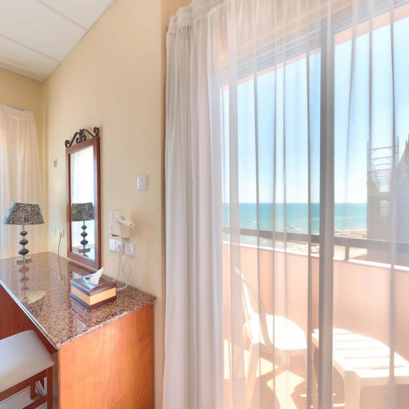Mackenzie Beach Hotel фото 61
