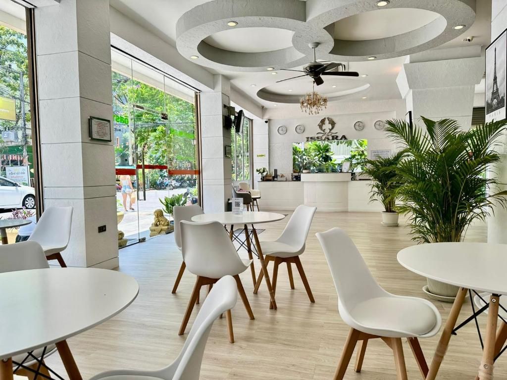 Issara Patong Beach фото 36